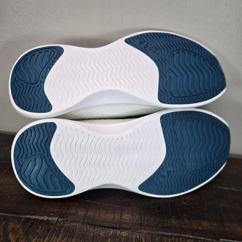 NEW Vessi Everyday Move Slip On Womens Size 7 Waterproof Shoes Sneakers White